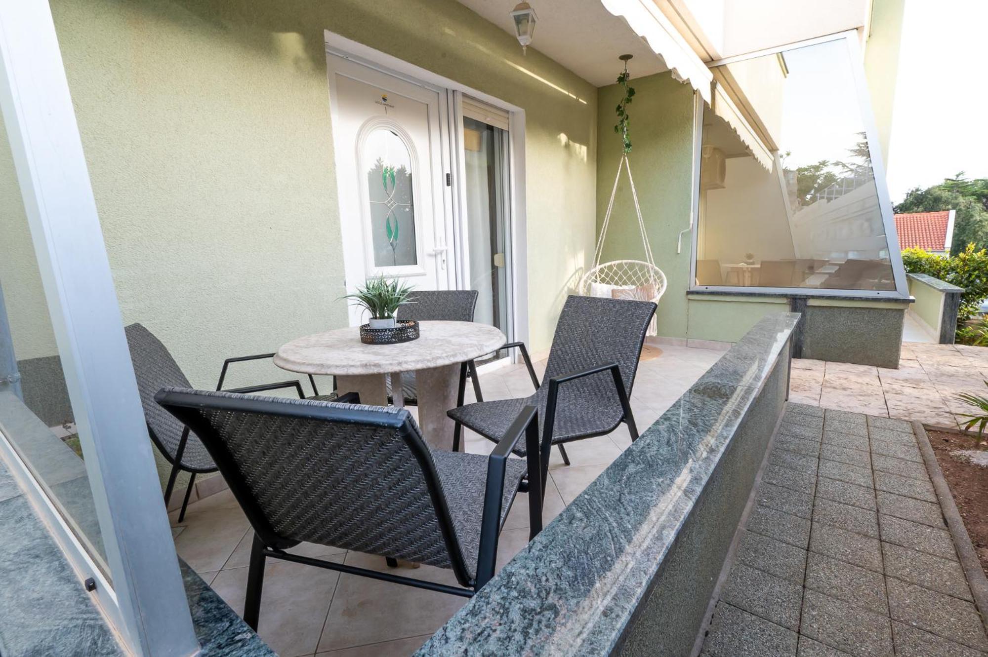 Apartment Locus *